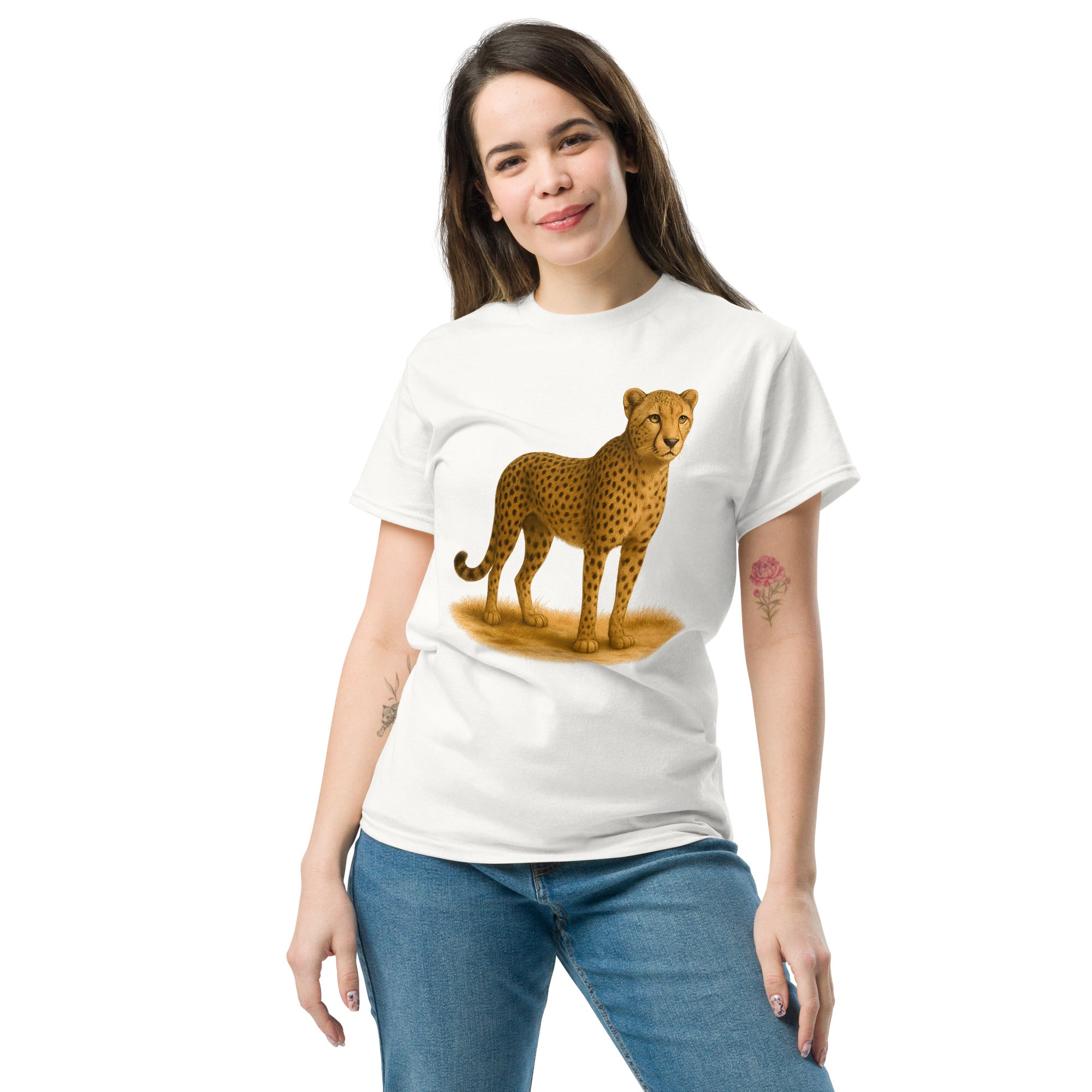 Baumwollshirt mit Gepard Illustration an Person – Frontansicht