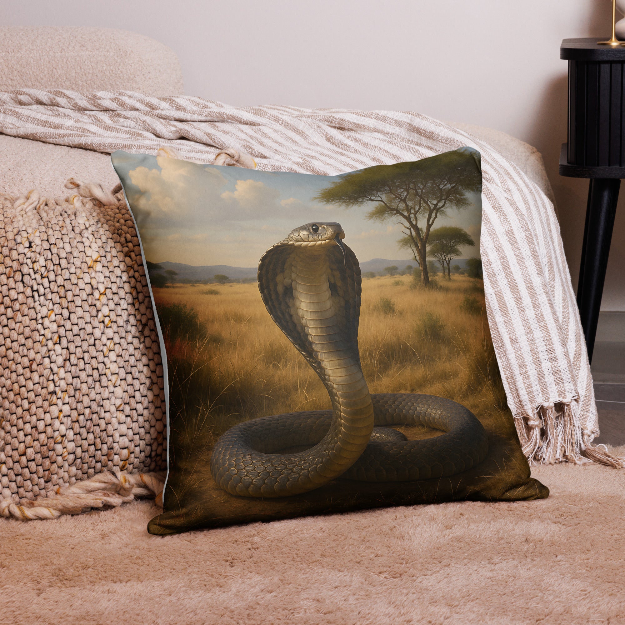 Kobrakissenbezug Vorderseite mit detailreichem Schlangenmuster aus Polyester